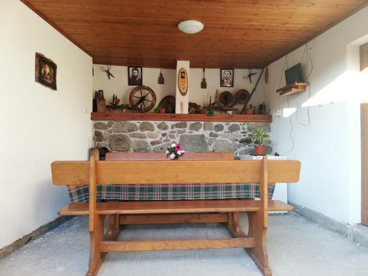 Стаи За Гости Диневи Kalofer Exterior foto